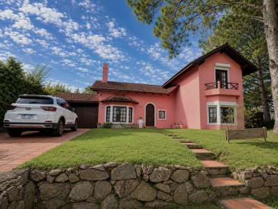 Casa en Alquiler, Pinares, Punta del Este, 4 Dormitorios.