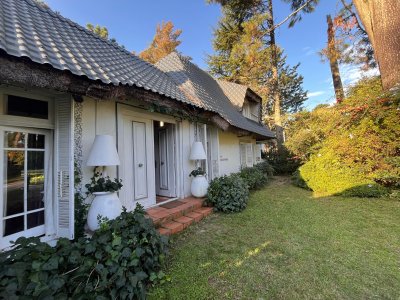 Excelente Casa 4 dormitorios en Pinares 