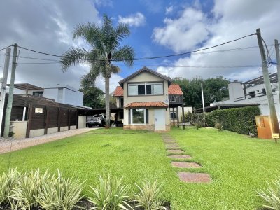 VENTA DE CASA D 4 DORMITORIOS EN MEJOR ZONA DE SOLANAS IDEAL PARA TODO EL AÑO