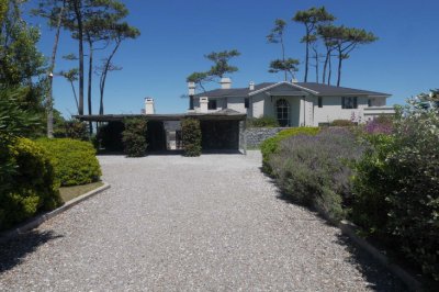 Casa en Venta y Alquiler, Pinares, Punta del Este, 8 Dormitorios.
