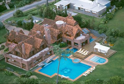 Mansion en venta en  Punta del Este, frente al mar , 7 Dormitorios.