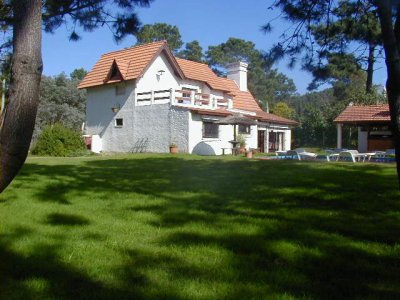 Casa en Venta y Alquiler, Rincón del Indio, Punta del Este, 3 Dormitorios.