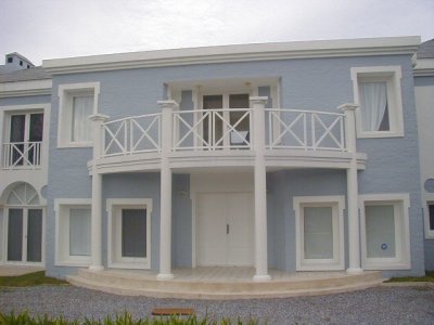 Casa en Venta y Alquiler, Punta Piedras, Manantiales, 6 Dormitorios.