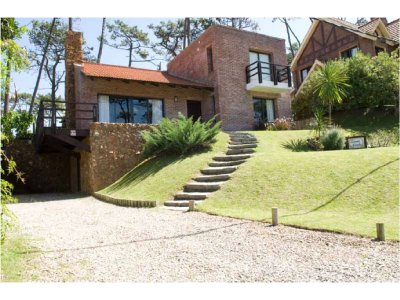 Casa en Venta, Pinares, Punta del Este, 3 Dormitorios.