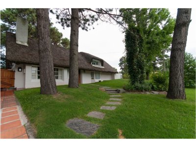 Casa en Venta y Alquiler, Pinares, Punta del Este.