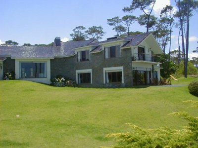 Casa en Venta y Alquiler, Pinares, Punta del Este, 5 Dormitorios.