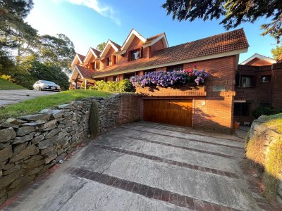 EXCELENTE CASA PREMIUM EN GOLF