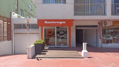 Local comercial ubicado en excelente punto en el centro de Península de Punta del Este