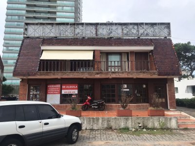 Local en venta zona súper comercial, Punta del Este