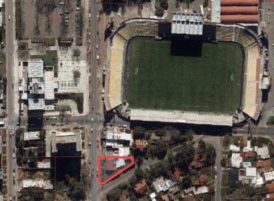Terreno con proyecto comercial y corporativo aprobado en ubicación estratégica de Maldonado