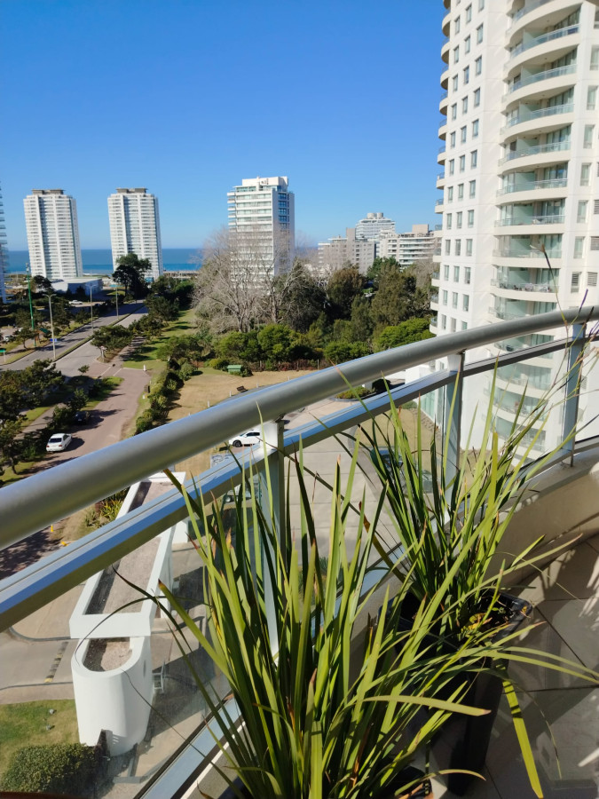 Apartamento de 3 dormitorios y dependencia