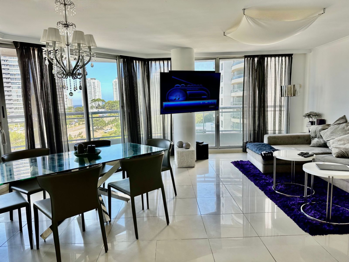 Amplio apartamento en Venta y alquiler Verano de 3 dormitorios y dependencia en Roosevelt