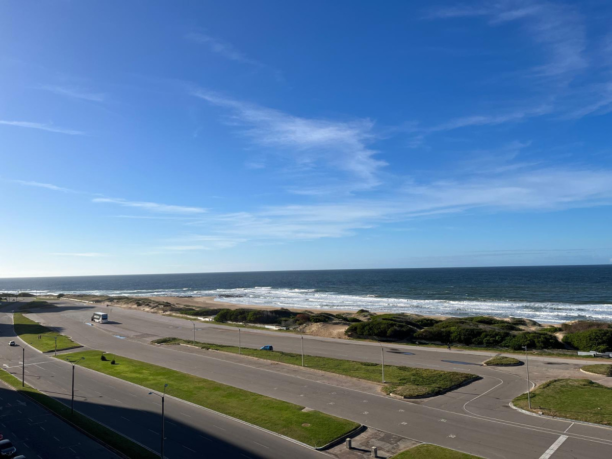 Apartamento de 2 dormitorios frente a la Brava 