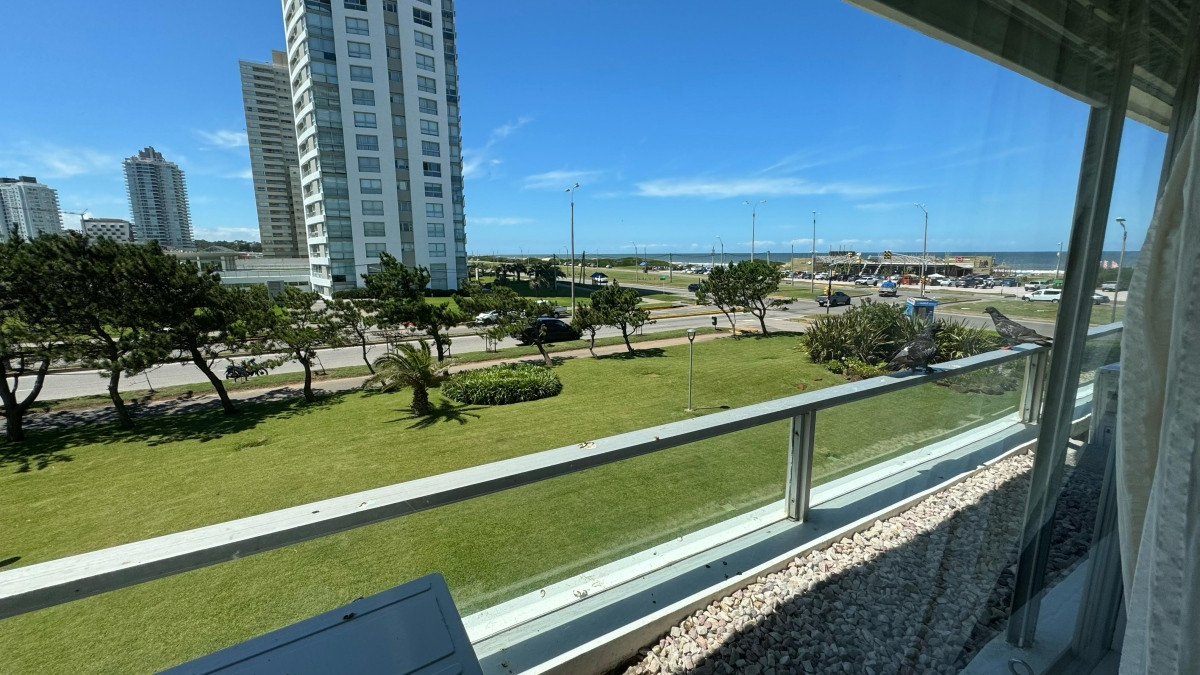 Venta 3 dormitorios Playa Brava Tiburón 1