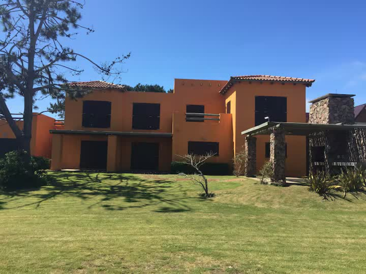 Espectacular Casa Alquiler parada 30 Brava 4 Dormitorios en Suite más Dependencia Completa