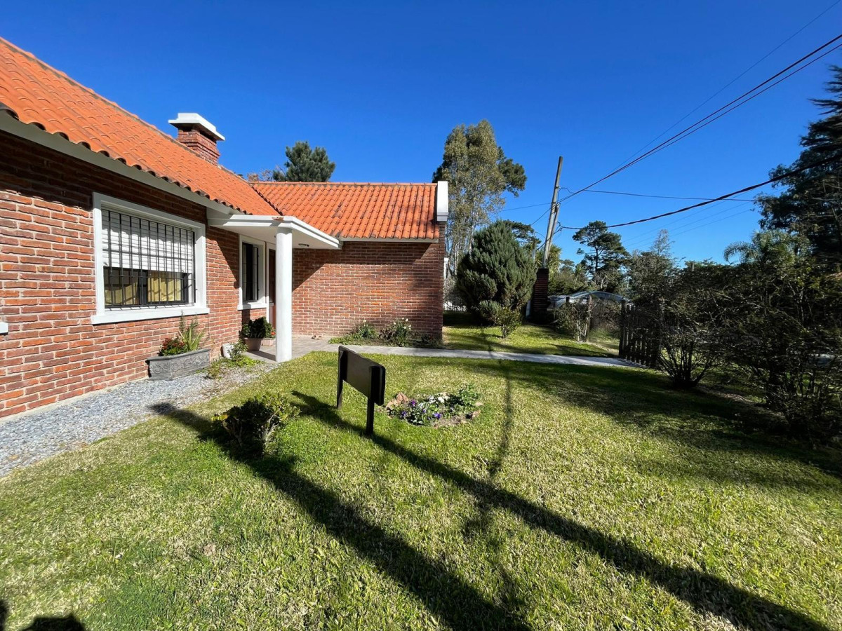 Casa en venta en Barrio Pinares 