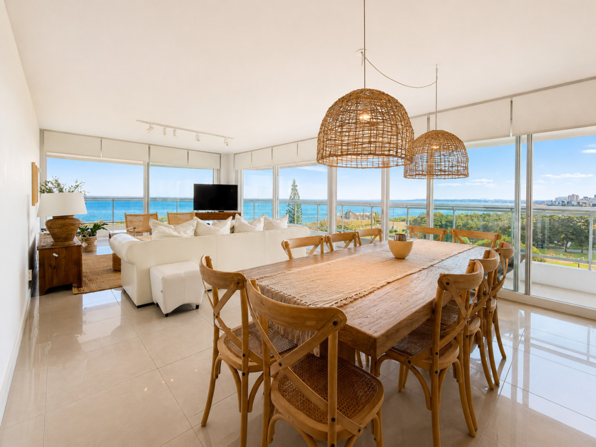 Exclusivo Apartamento Esquinero de 3 Dormitorios en Suite Frente al Mar