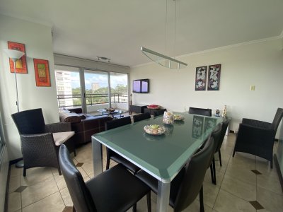 Apartamento en venta 3 dormitorios 2 baños.