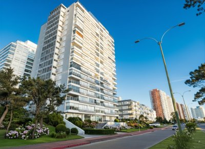 Departamento con vista al mar, en playa de mansa 