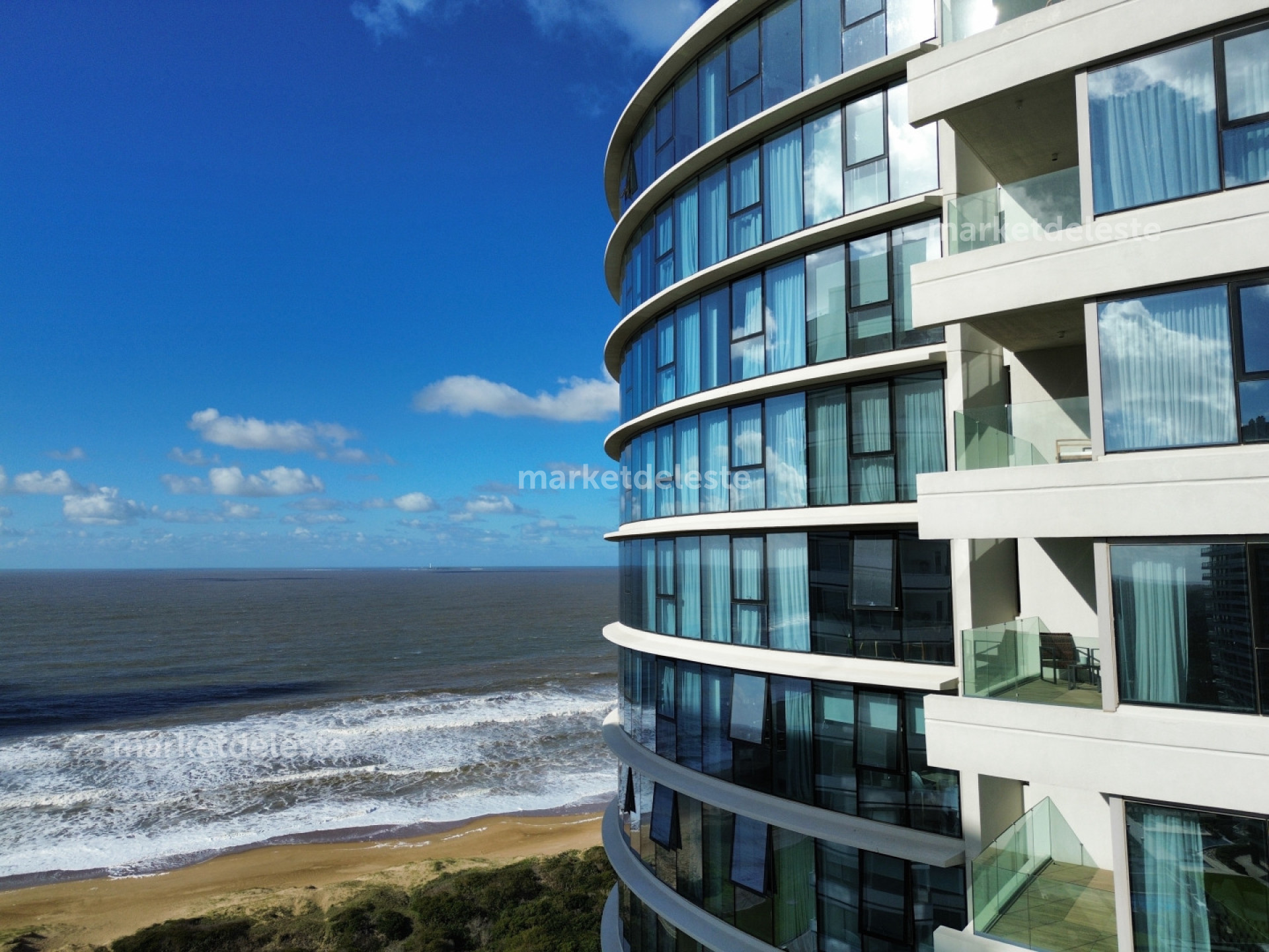 TRUMP TOWER - 2 SUITES PISO ALTO