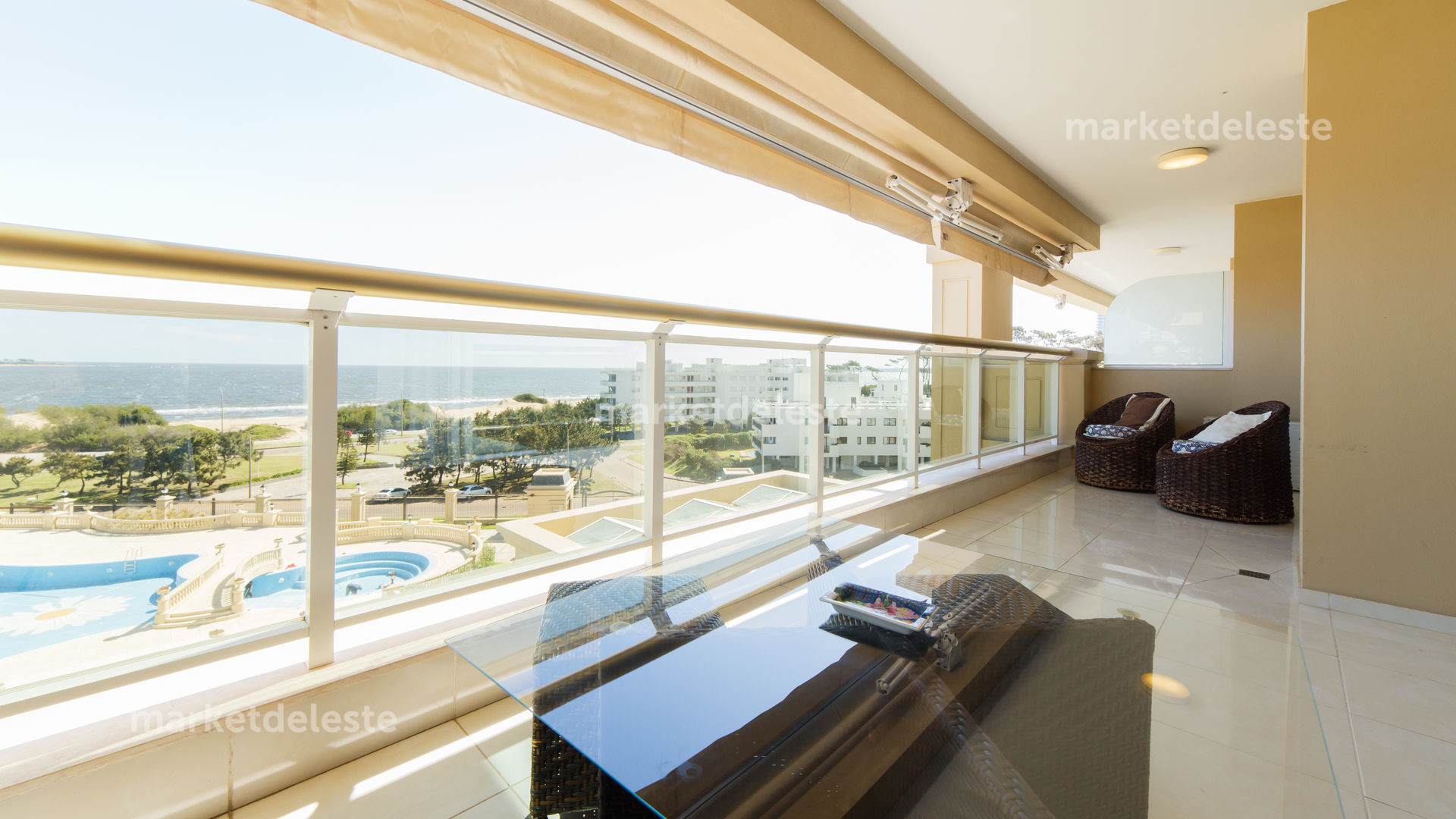 3 DORMITORIOS Y SERVICIO