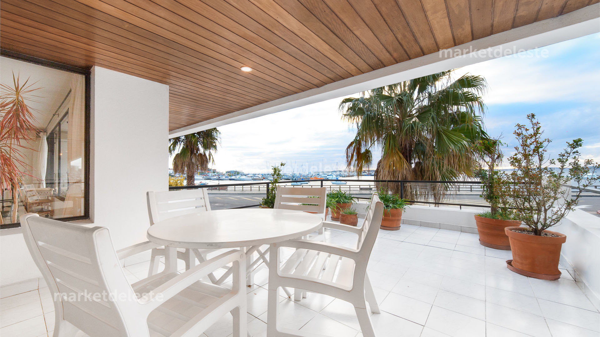 AMARRAS DEL ESTE - PUERTO