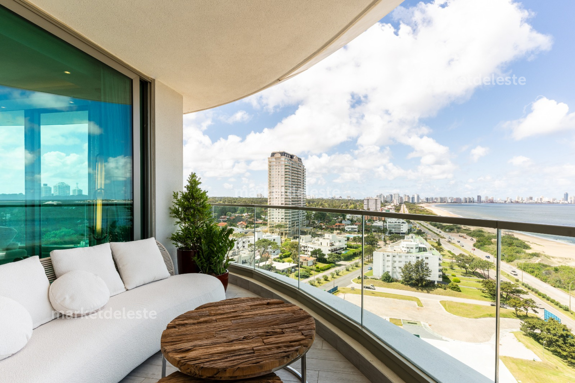 FENDI TORRE 2 - ESQ 02 PISO ALTO -