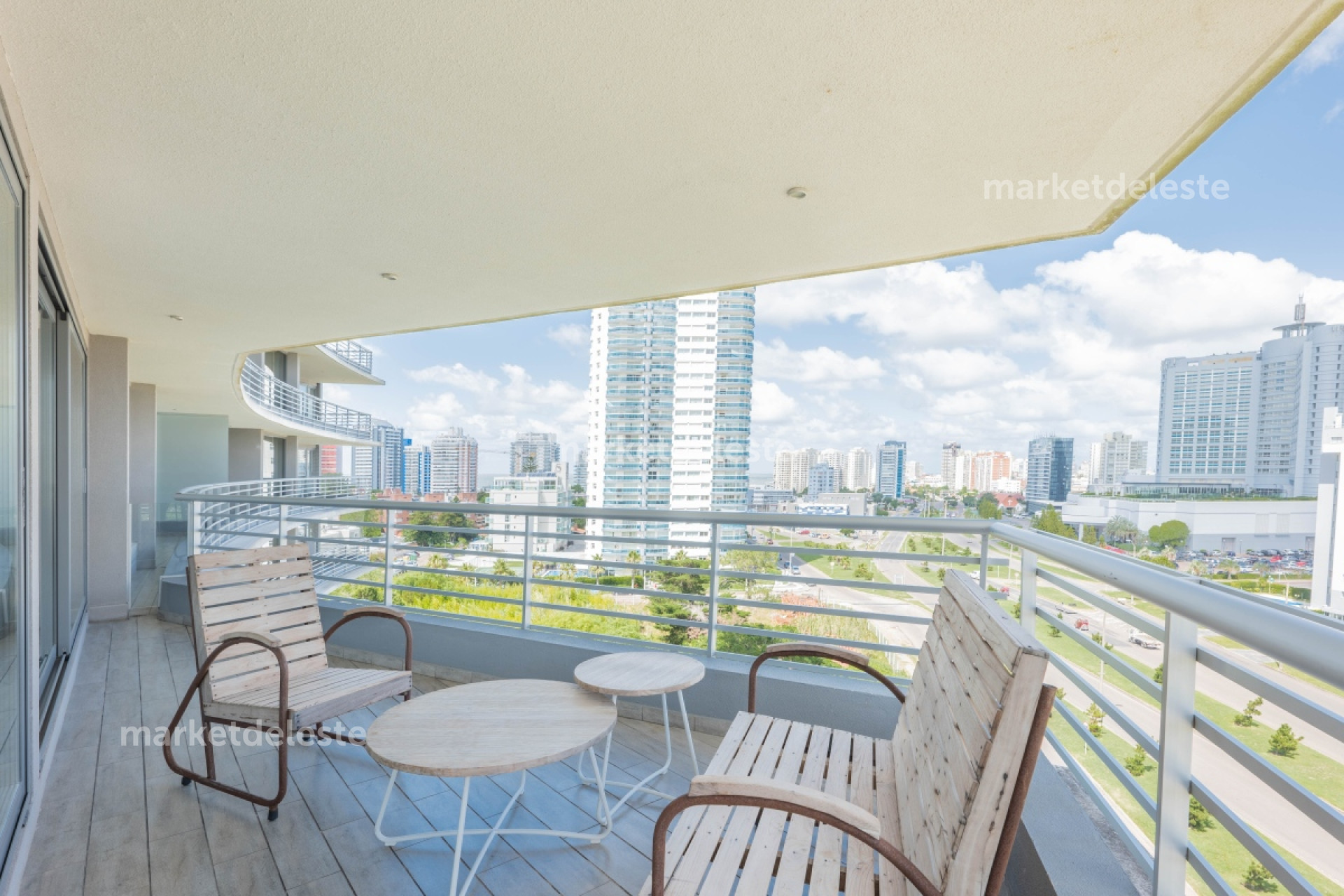 ALEXANDER BOULEVARD 01