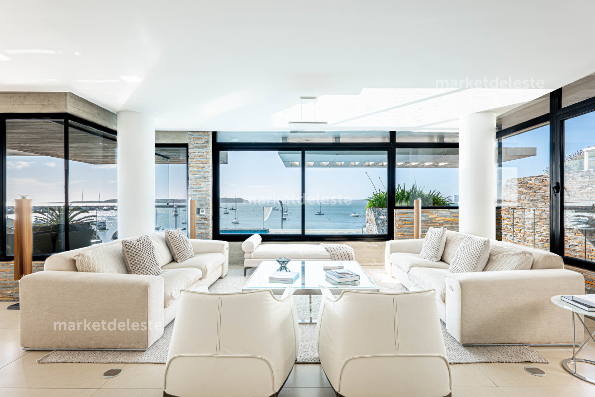 LE BLUE by Carlos Ott