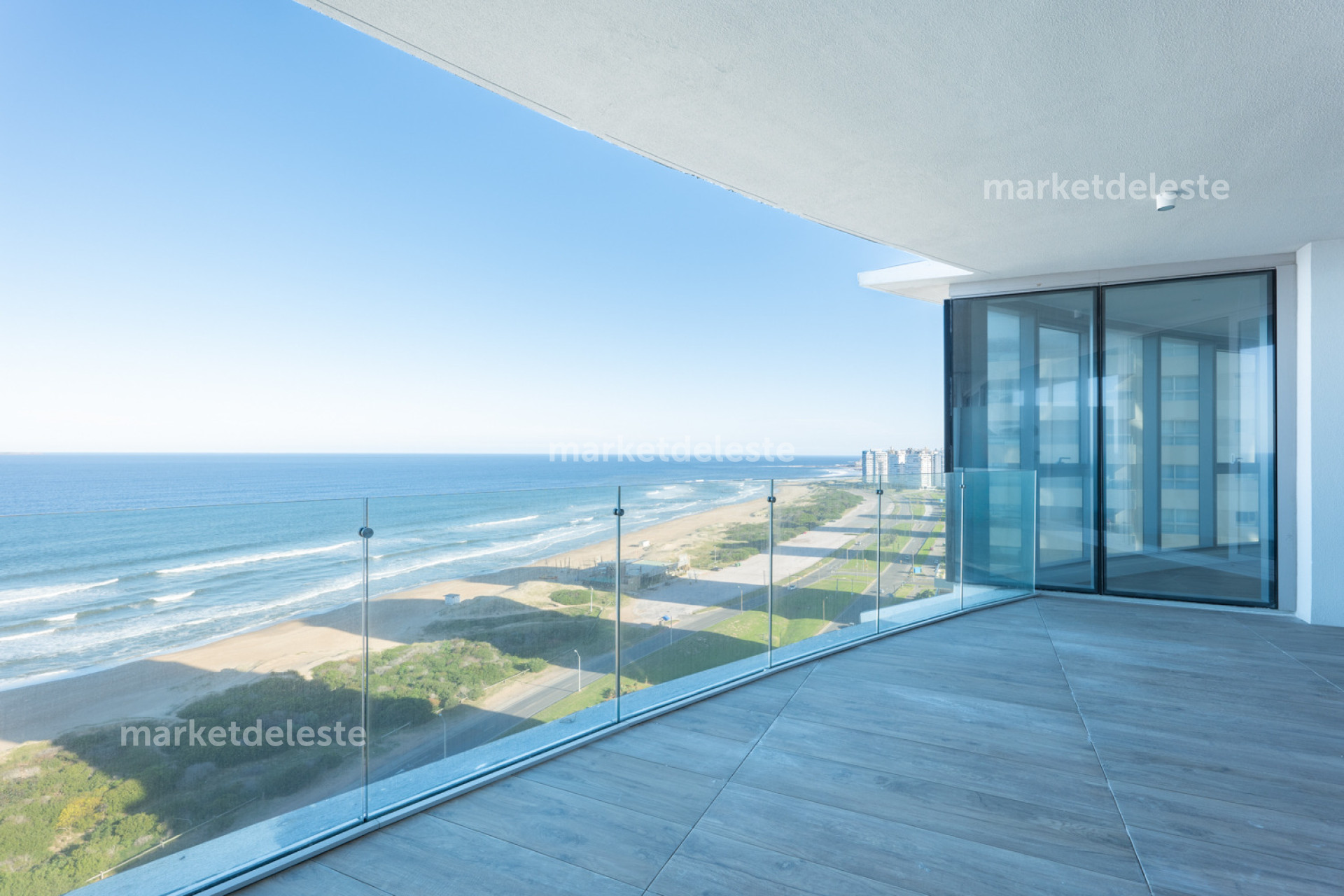 TRUMP TOWER PISO ALTO - 3 SUITES