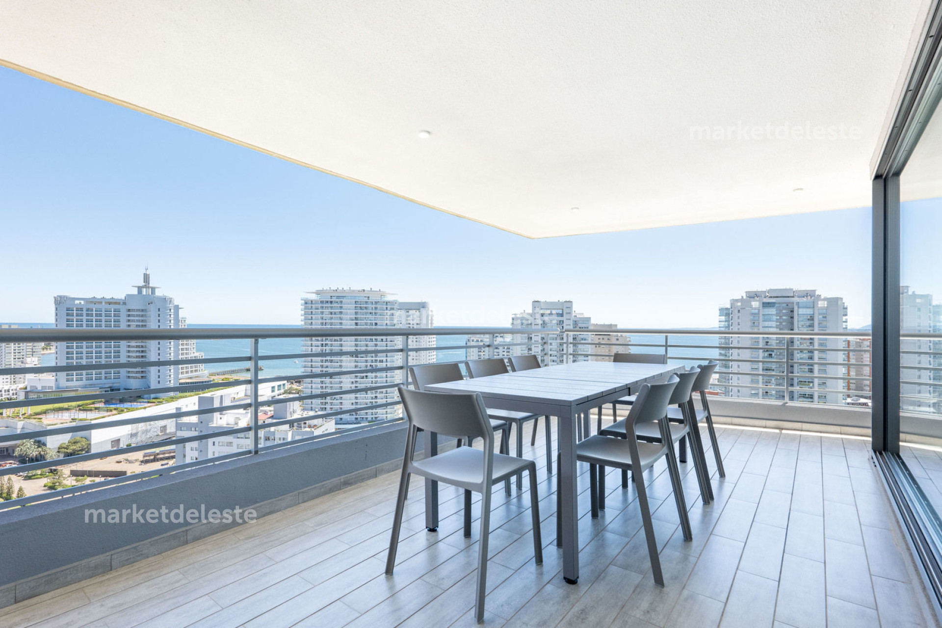 ALEXANDER BOULEVARD - 3 SUITES