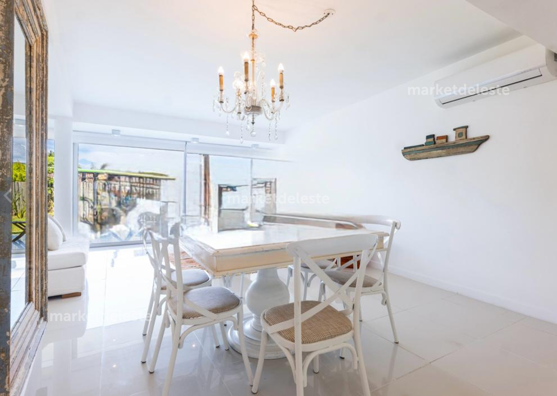 BIKINI BEACH Manantiales