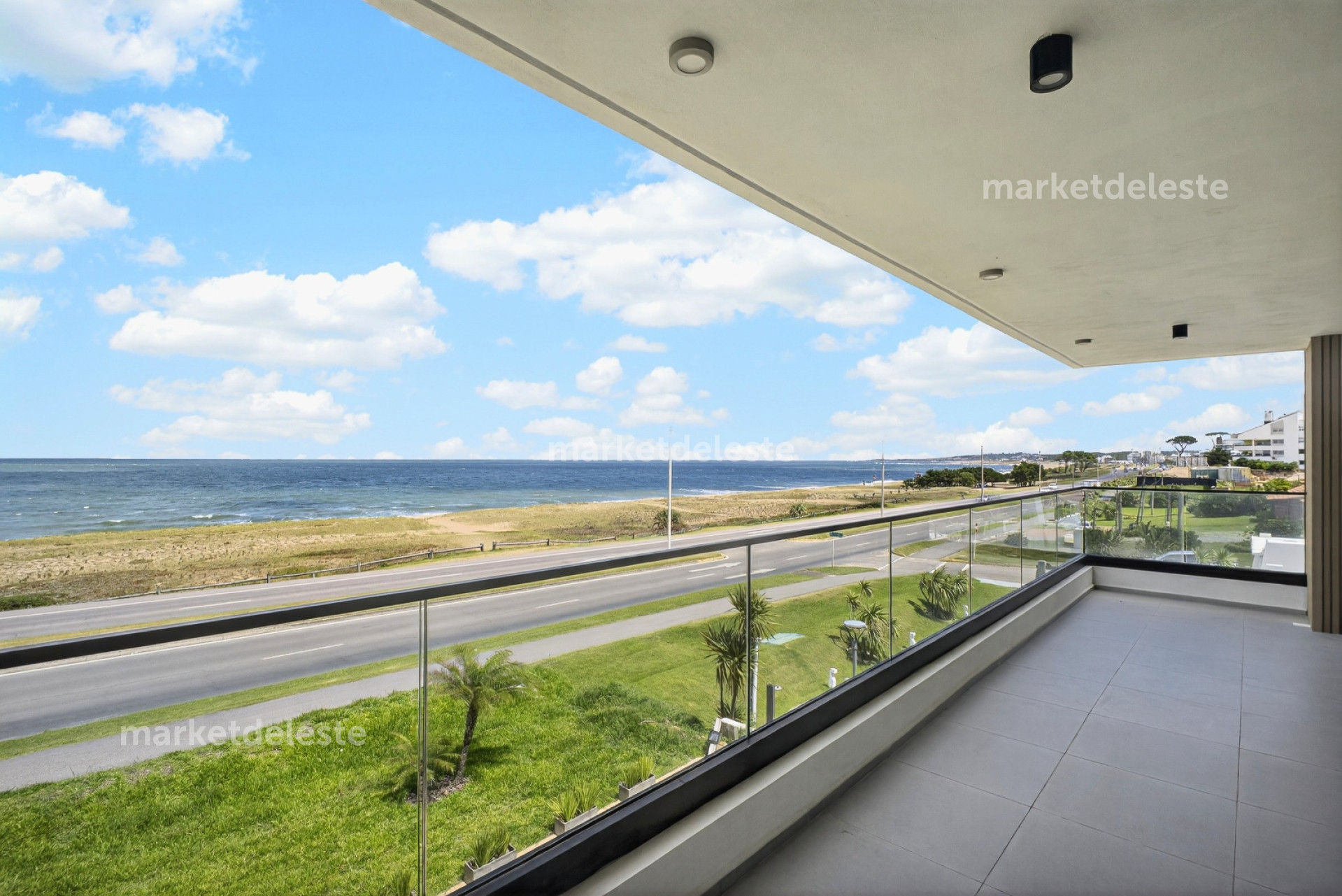 AURORA - PRIMERA LINEA MANSA - 3 DORM.