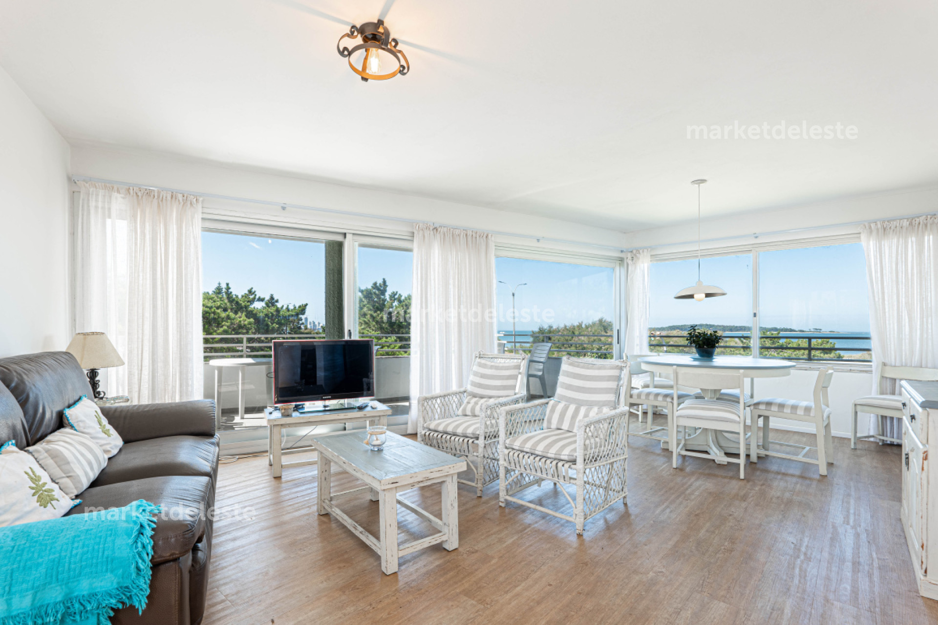 SAMAMBAIA - 3 DORMITORIOS + SERVICIO