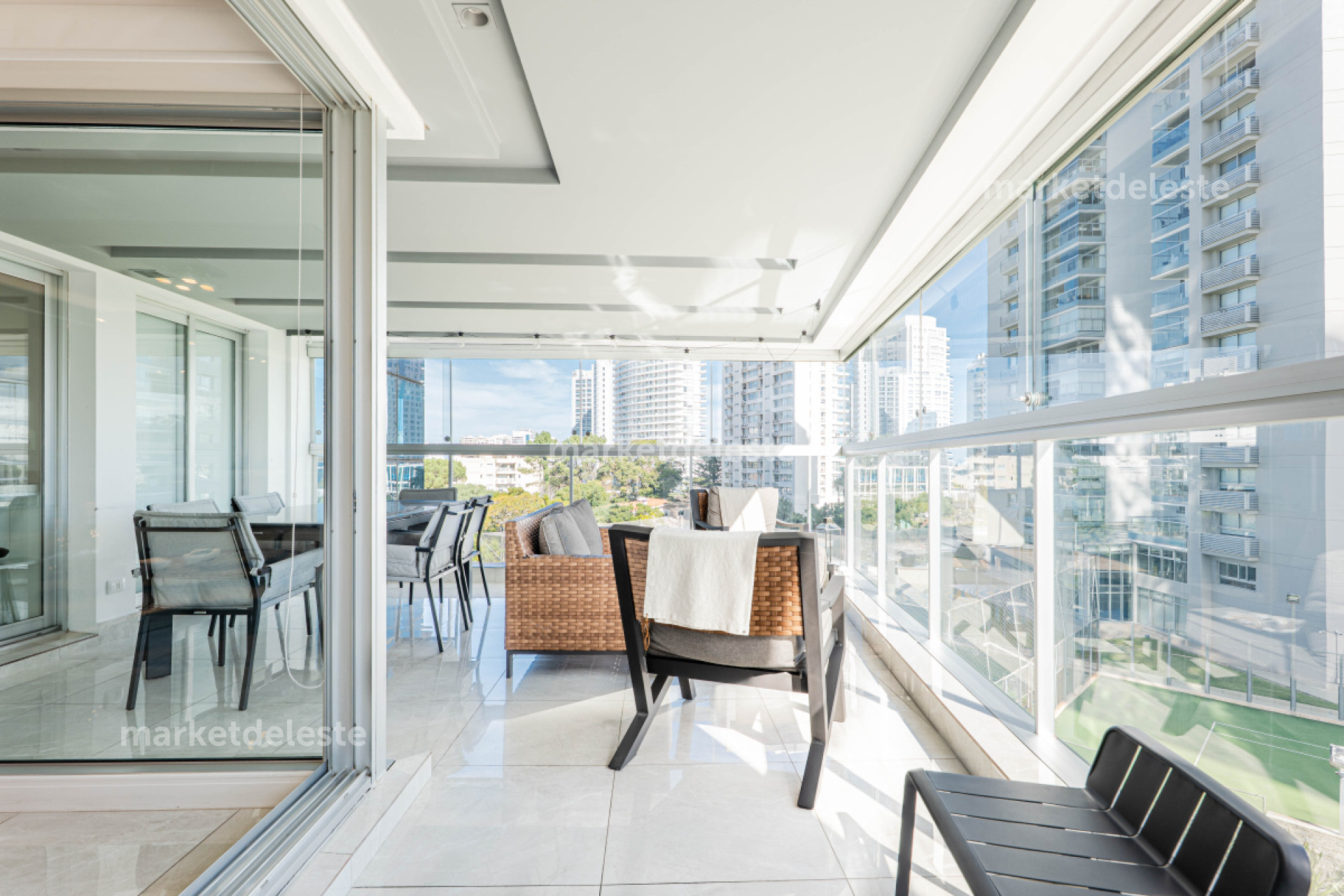 DEPTO EN VENTA PLAYA MANSA- 3 DORM MÁS SERV.