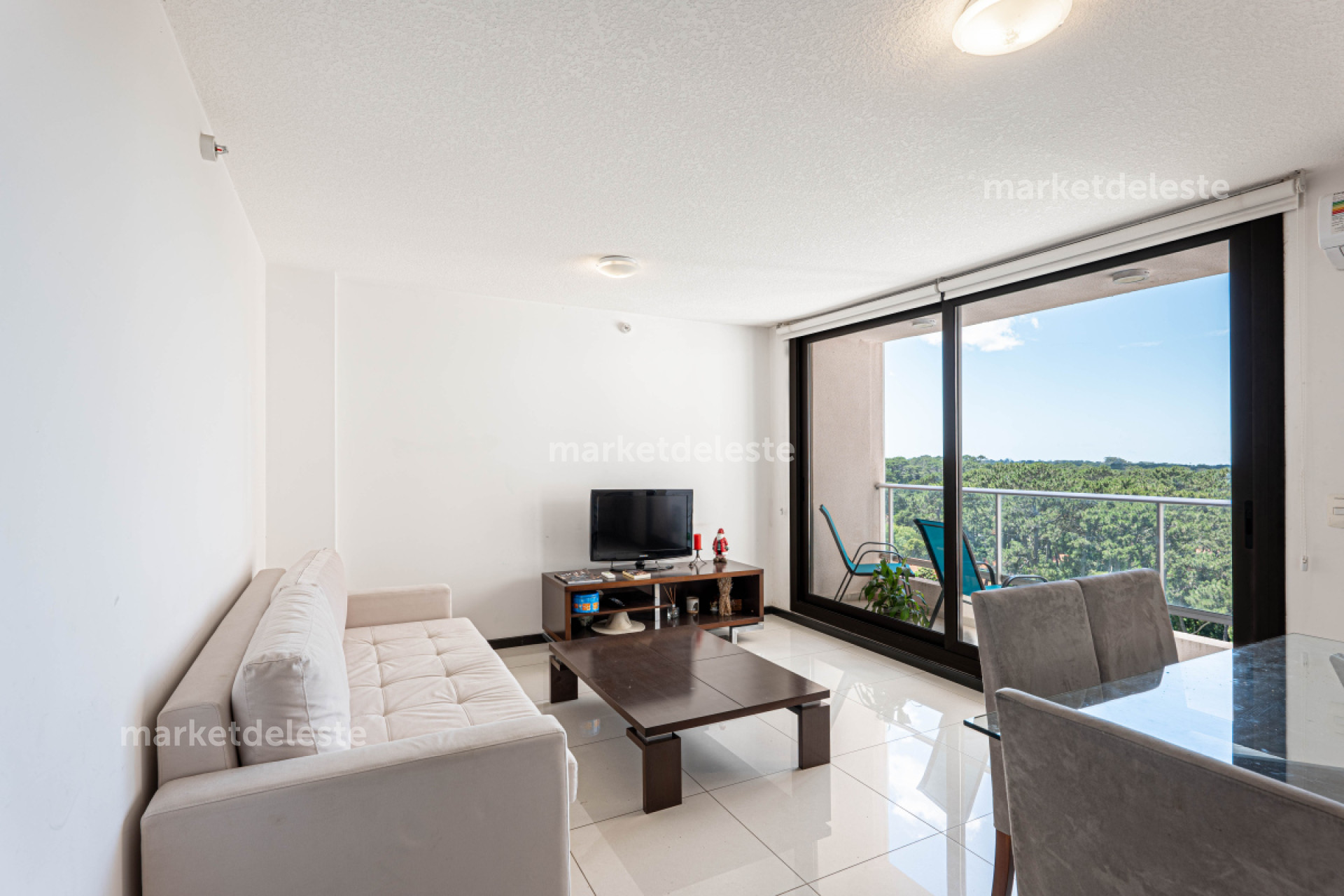 STRADIVARIUS - 1 DORMITORIO