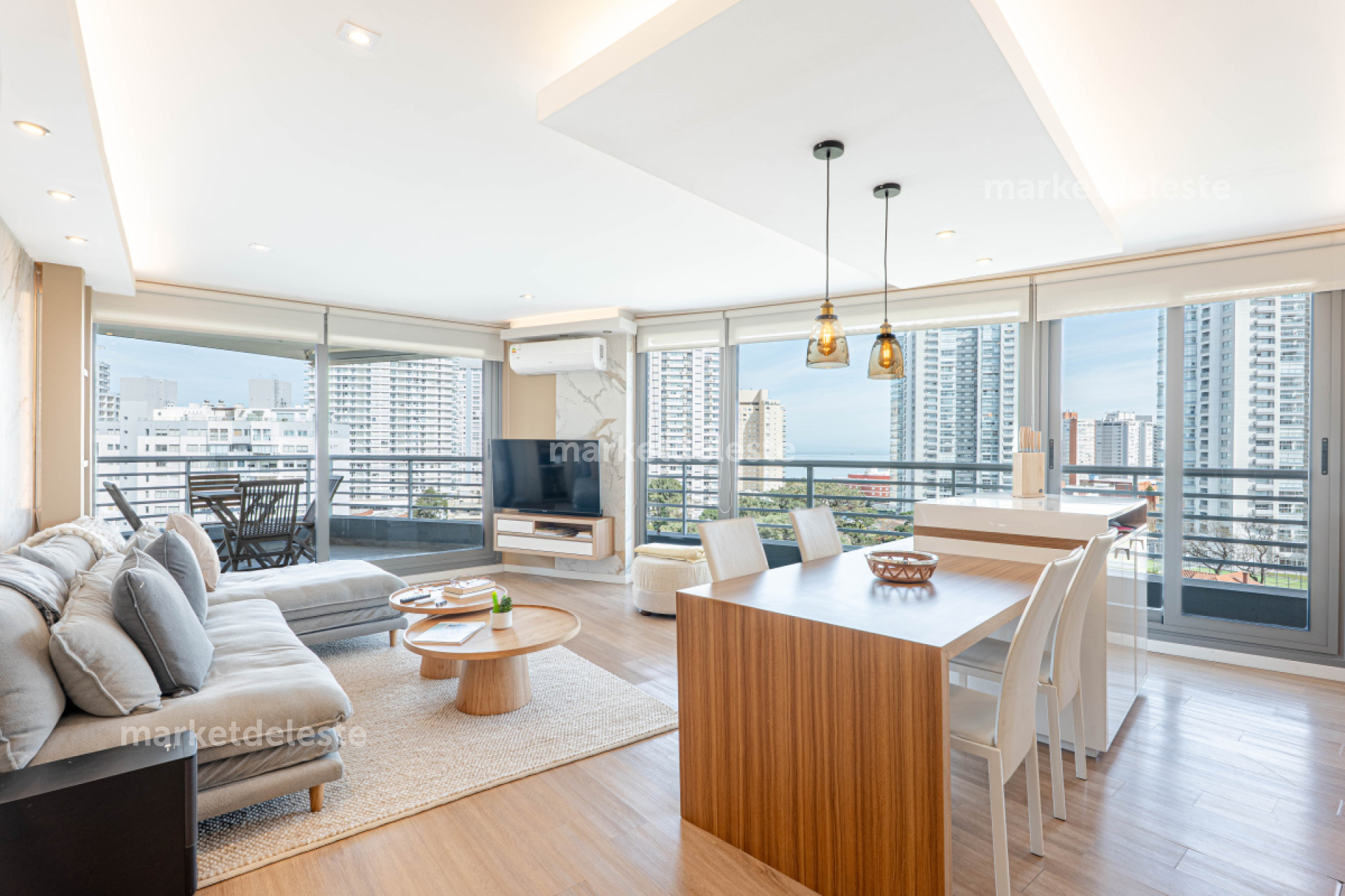 ALEXANDER BOULEVARD ESQUINERO