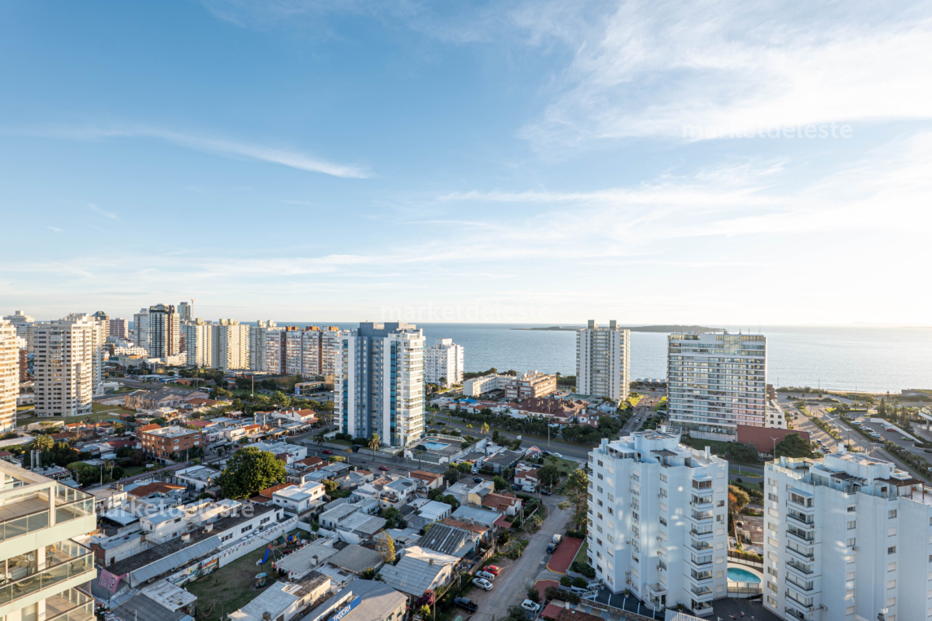 ARTOWER - 1 DORM Y MEDIO - PISO ALTO