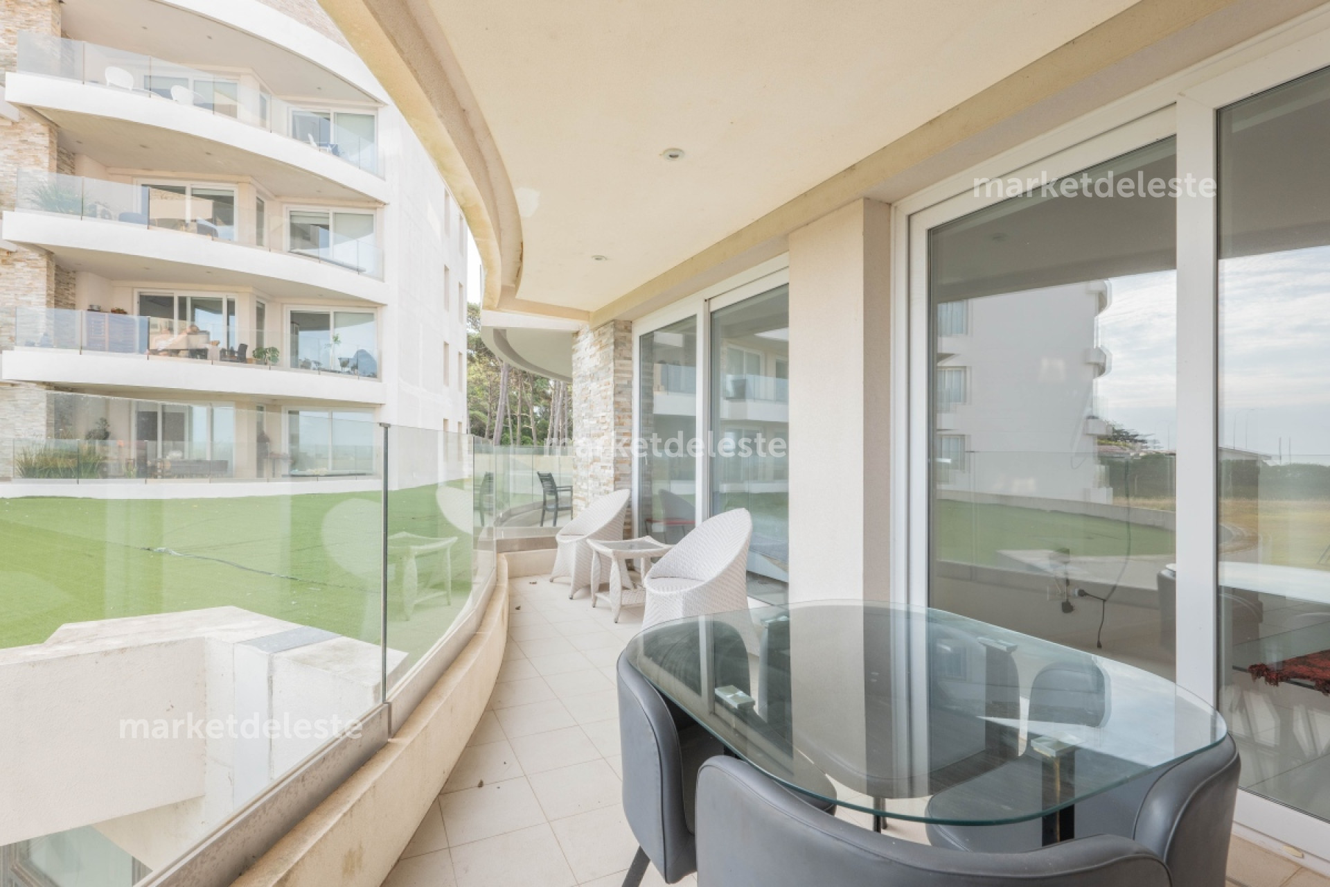 AZURE TOWERS 1 DORM EN SUITE