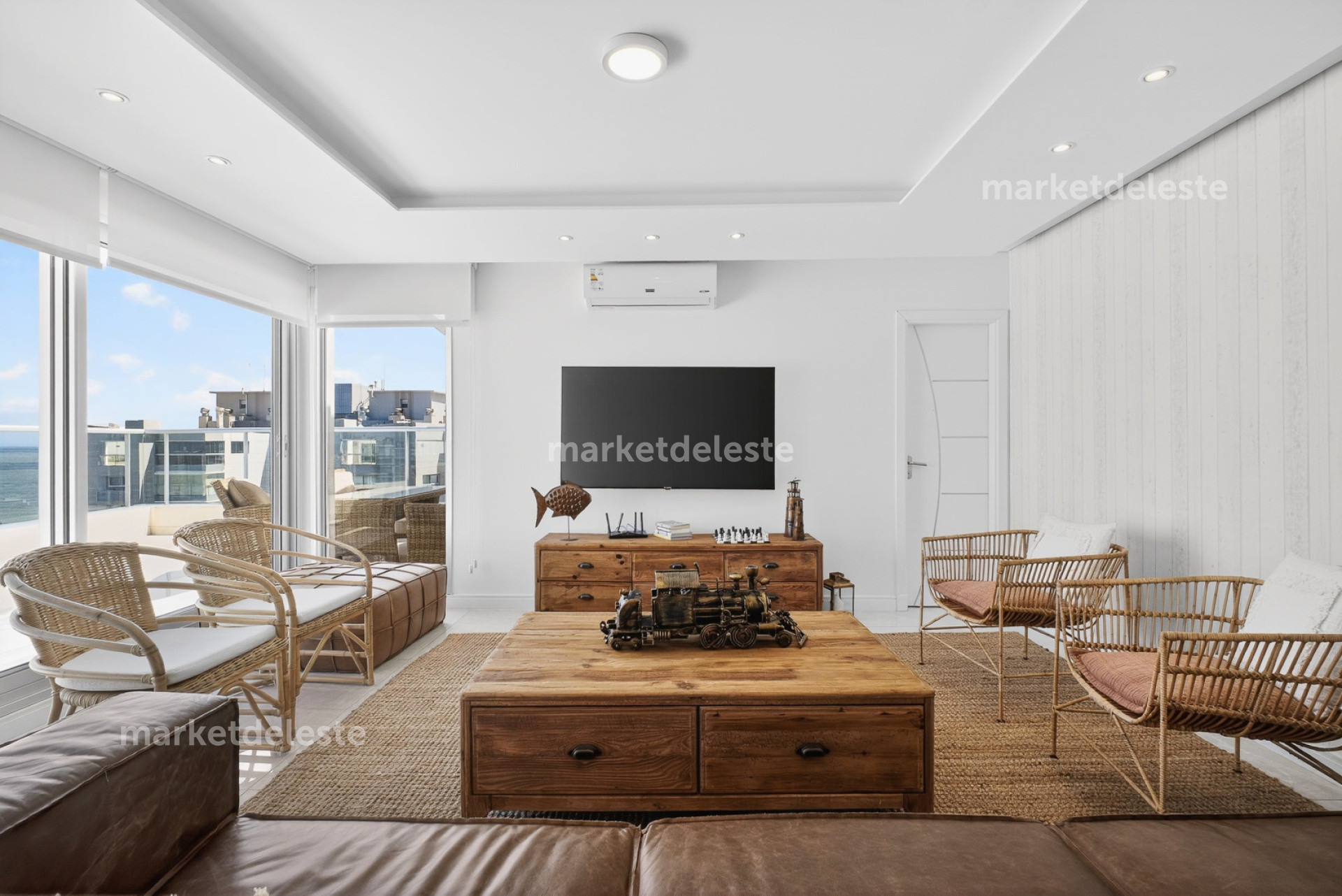 MIAMI BOULEVARD PENT HOUSE