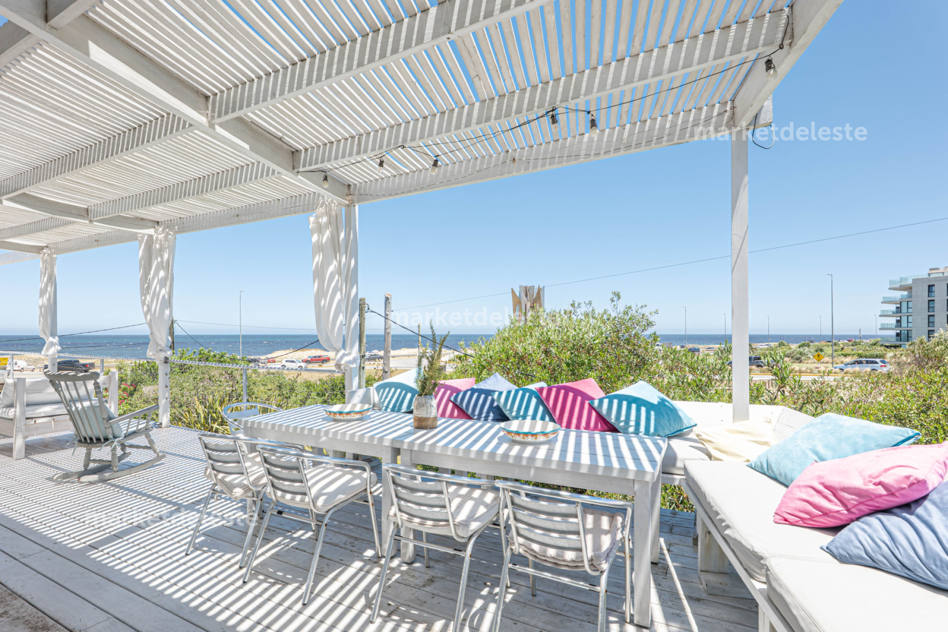 CASA EN MANANTIALES FRENTE AL MAR