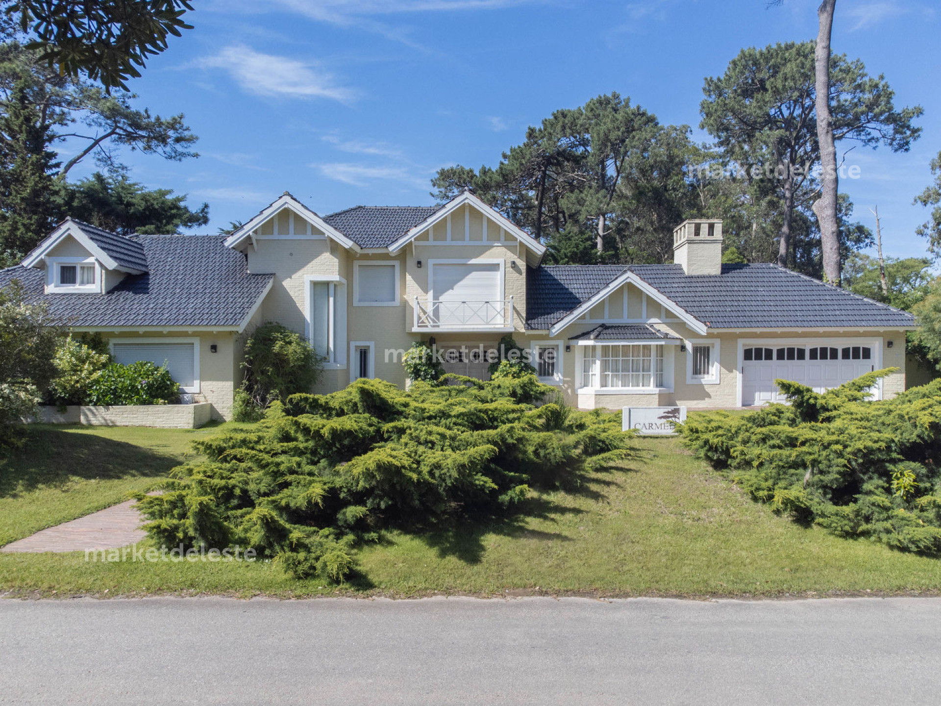 CASA EN BARRIO  GOLF