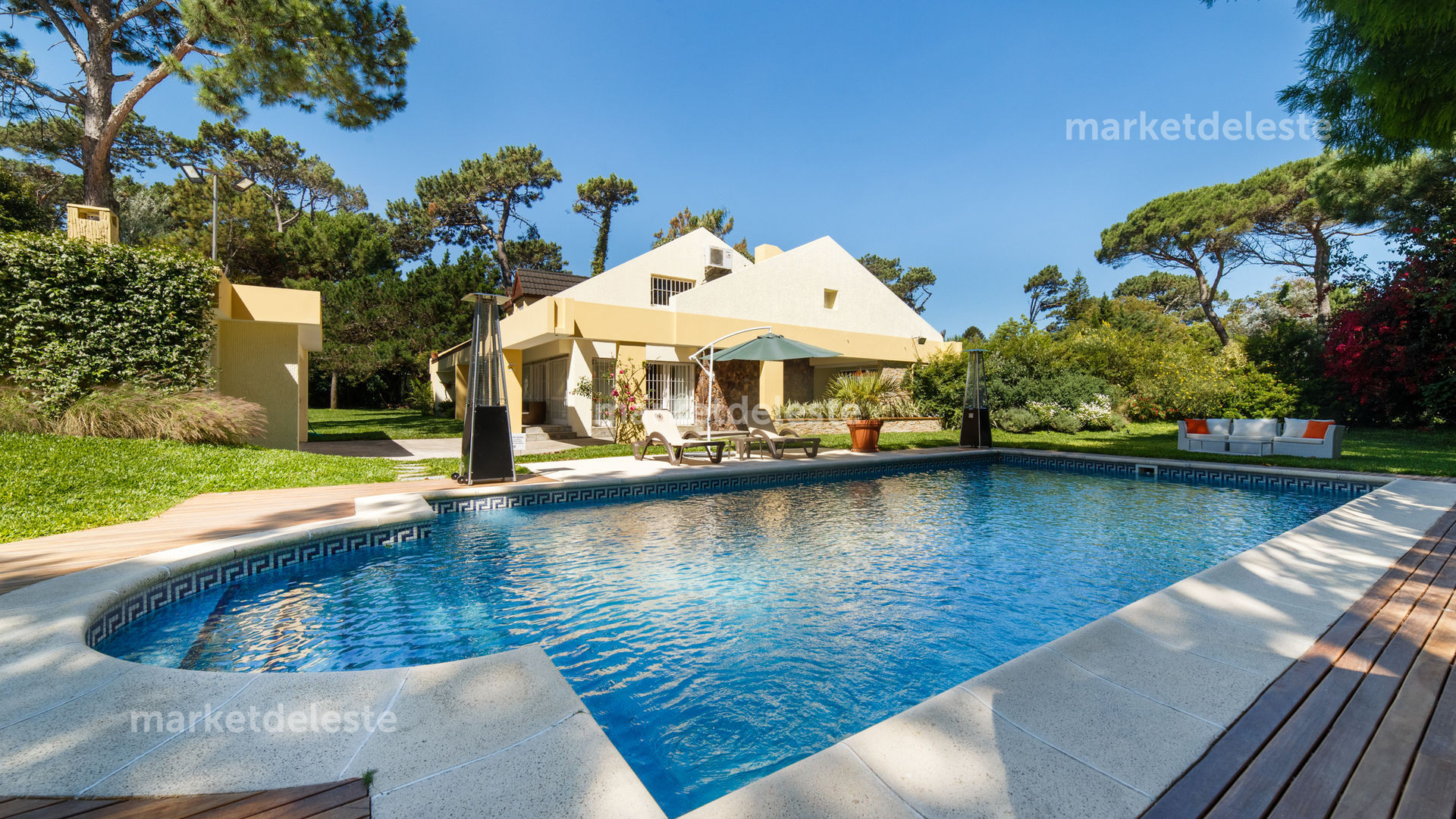 ESPECTACULAR CASA EN PARADAS