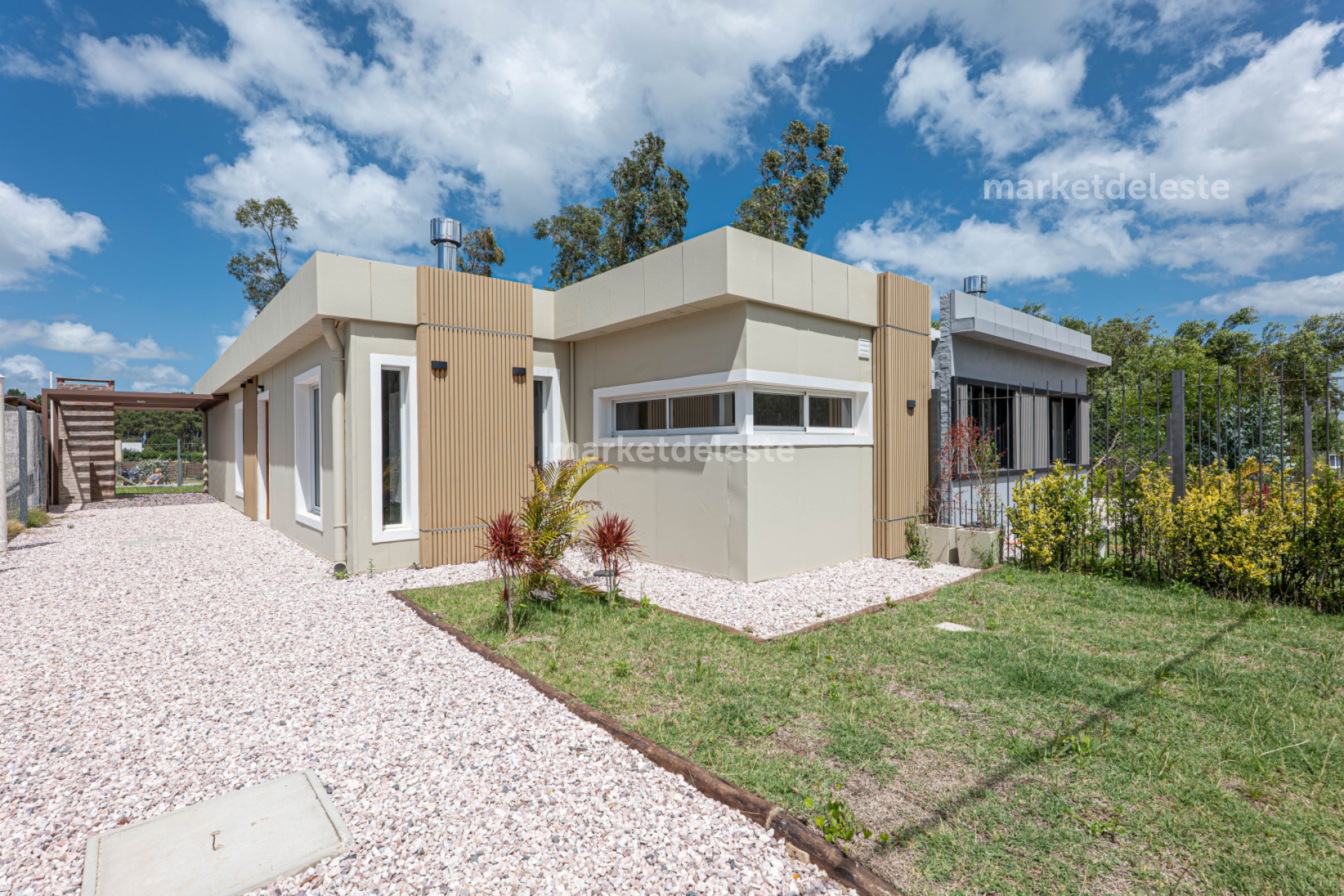 CASA EN VENTA EN PIRIAPOLIS