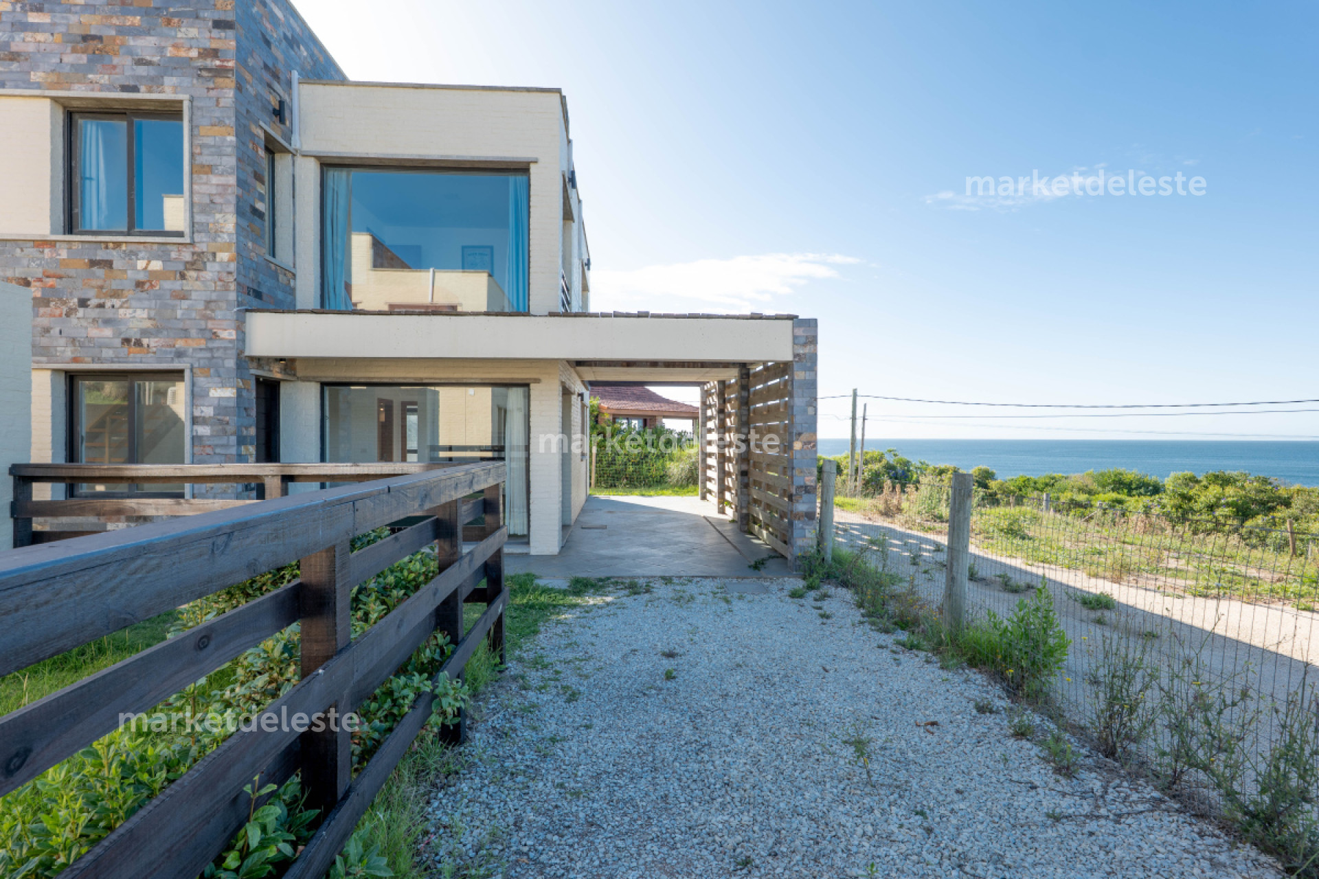 CASA EN PUNTA COLORADA CON VISTA AL MAR