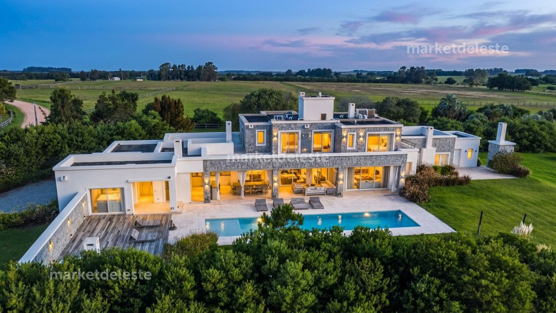 ESPECTACULAR CASA EN LAGUNA ESTATES