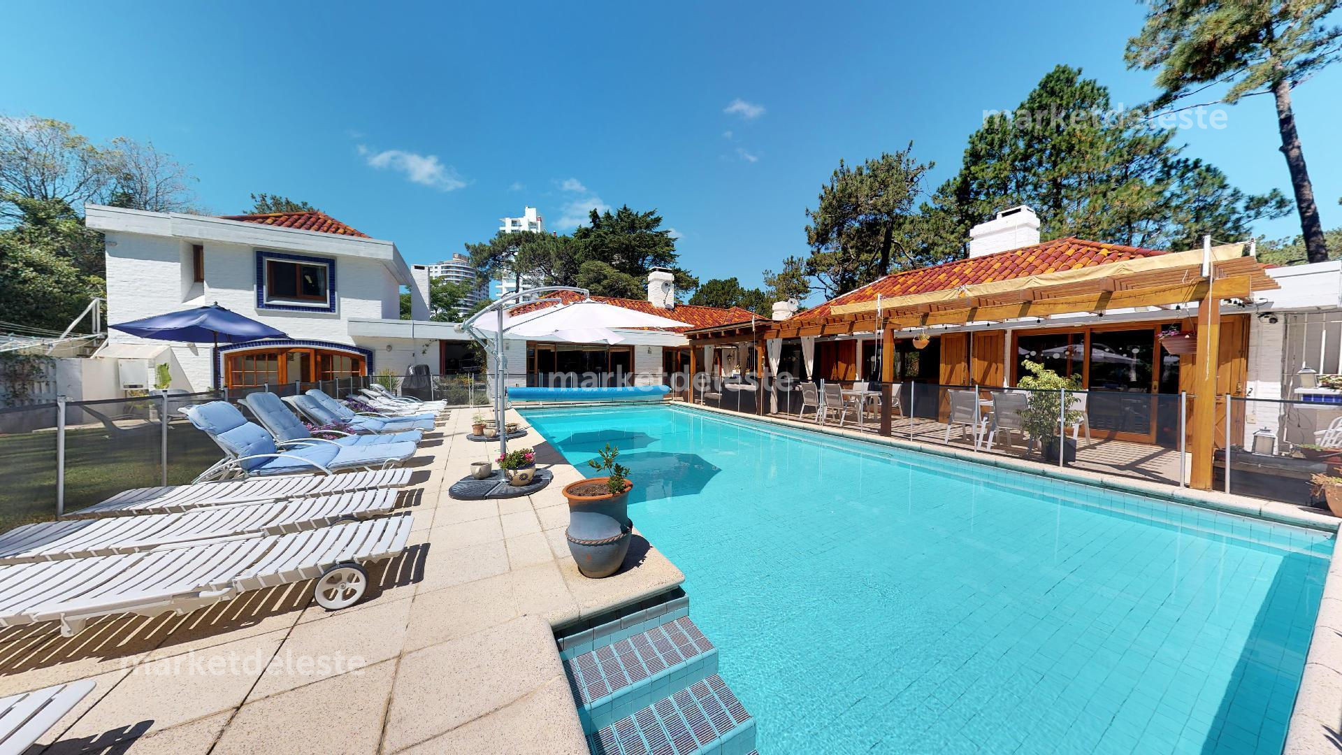 ESPECTACULAR CASA - PLAYA MANSA