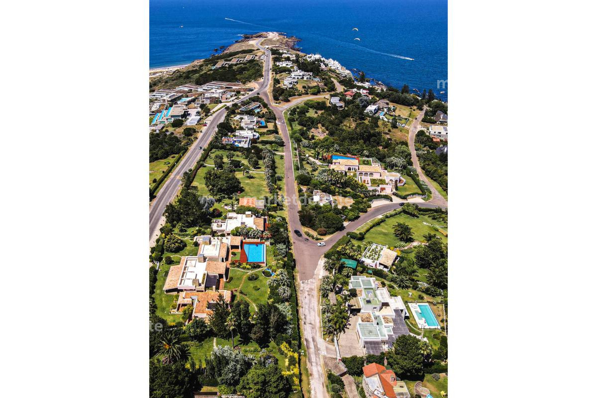 MEGA CASA EN PUNTA BALLENA