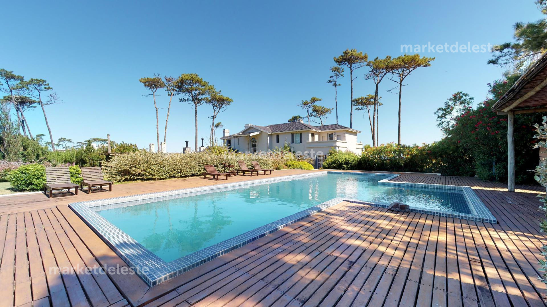 MANSIÓN SOBRE EL MAR