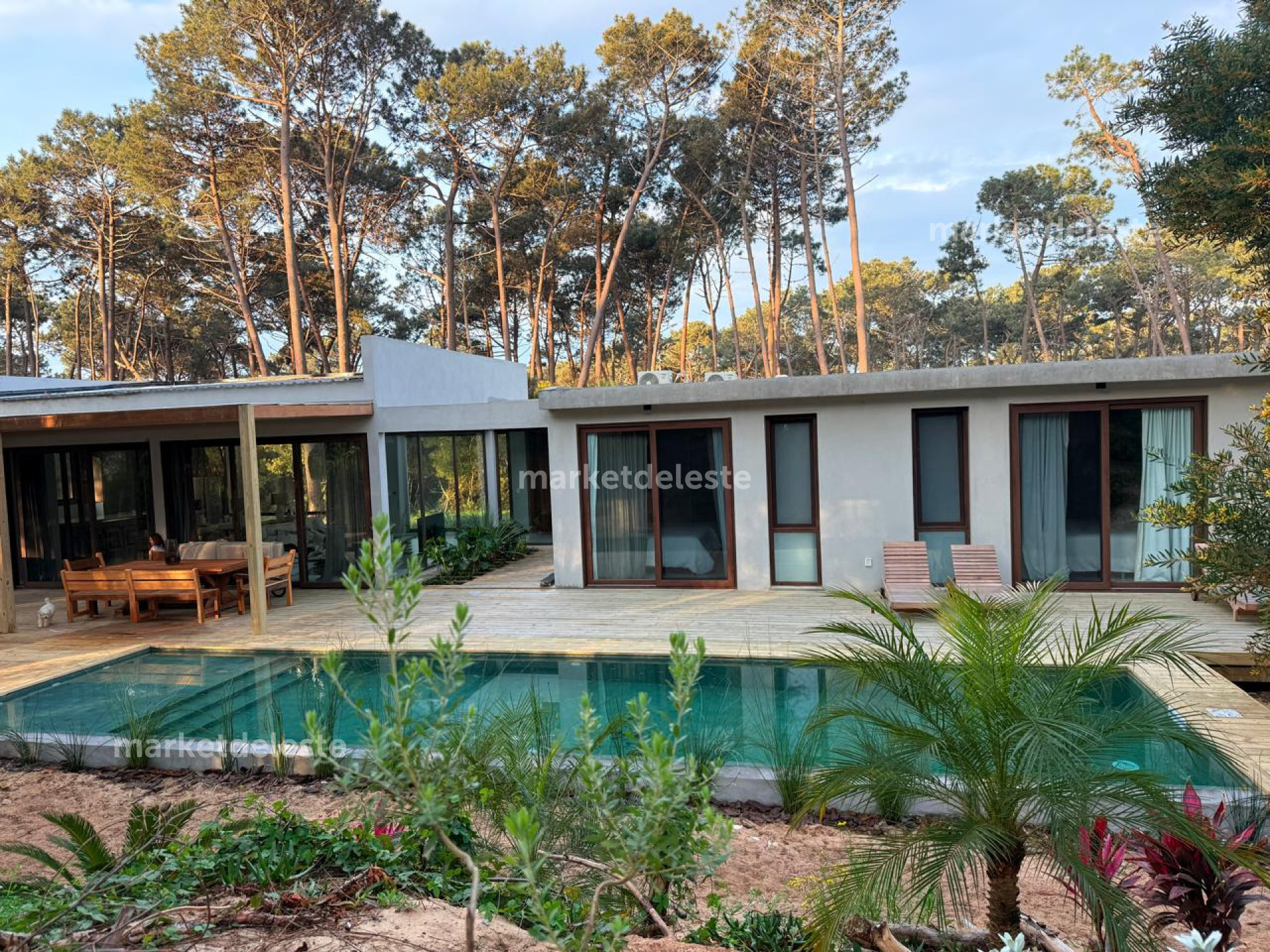 CASA EN VENTA 4 DORMITORIOS - RESERVA DE MONTOYA